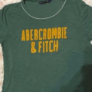 Abercrombie & Fitch T shirt 👚